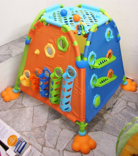 Tomy online activity tent